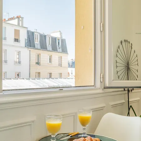 Parisian Escape And Jacuzzi And Vibes Daire