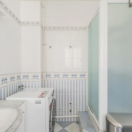Parisian Escape And Jacuzzi And Vibes *